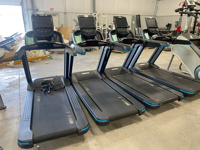 USED PRECOR 800 SERIES P82 TOUCH SCREEN MODELS COMMERCIAL TREADMILL
